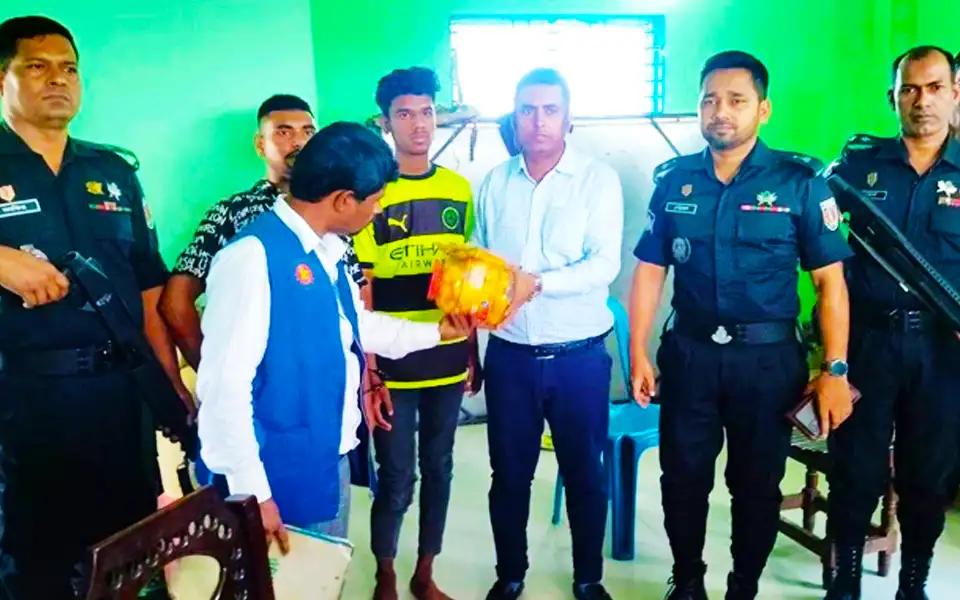 র্যাবের ভ্রাম্যমাণ আদালতে ৮ প্রতিষ্ঠানকে ২২ লাখ টাকা জরিমানা