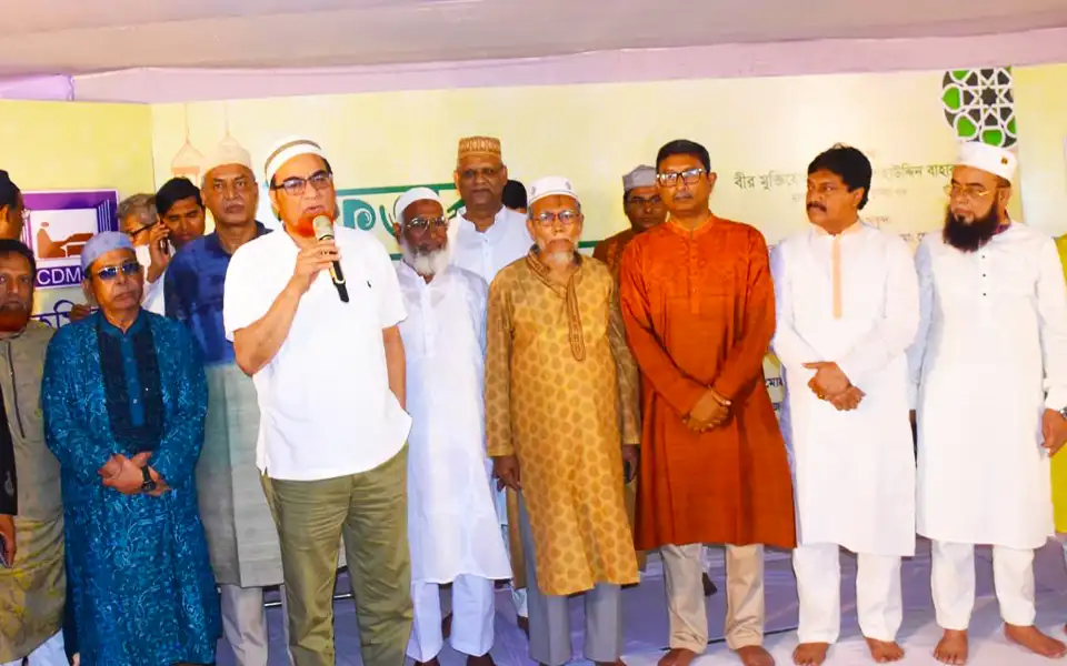 ইফতার ও দোয়া মাহফিলে কুমিল্লার এমপি বাহার, সিটি মেয়র ও দোকান মলিক সমিতির নেতৃবৃন্দ উপস্থিত ছিলেন।