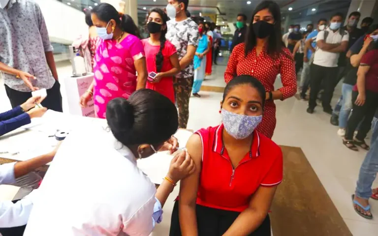 বেড়েছে করোনা শনাক্ত, ভারতে ৩ রাজ্যে মাস্ক বাধ্যতামূলক