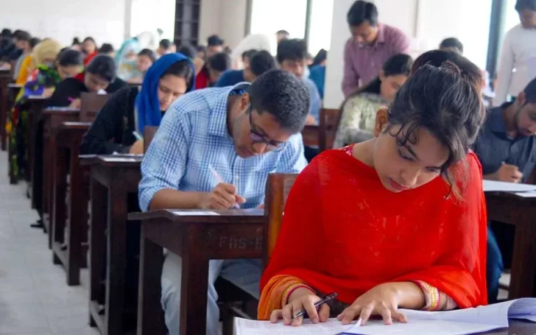 ঢাবির ভর্তিযুদ্ধ, আজ থেকে চ’ ইউনিট দিয়ে পরীক্ষা শুরু