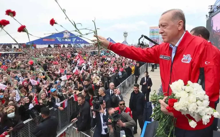 সুস্থ হয়ে নির্বাচনী প্রচারণার মঞ্চে ফিরলেন এরদোয়ান