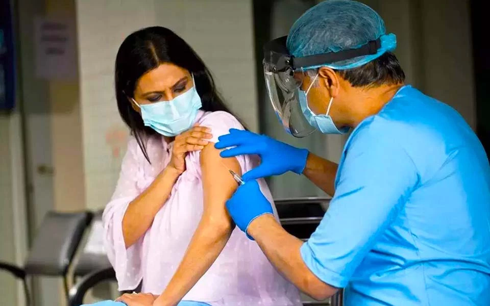 ভারতে ১ দিনে করোনা শনাক্ত বাড়ল ৪৪%, মৃত্যু ২৯