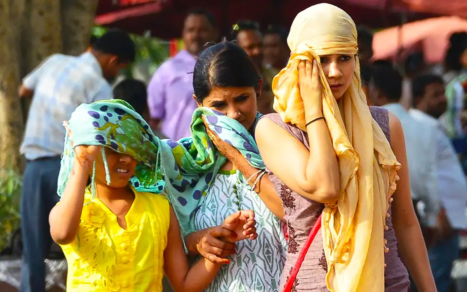 বৃষ্টির সম্ভাবনা নেই, আরও বাড়বে গরম