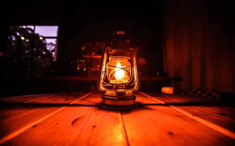 একদিকে গরমে অতিষ্ঠ জনজীবন, অপরদিকে বেড়েছে লোড শেডিং