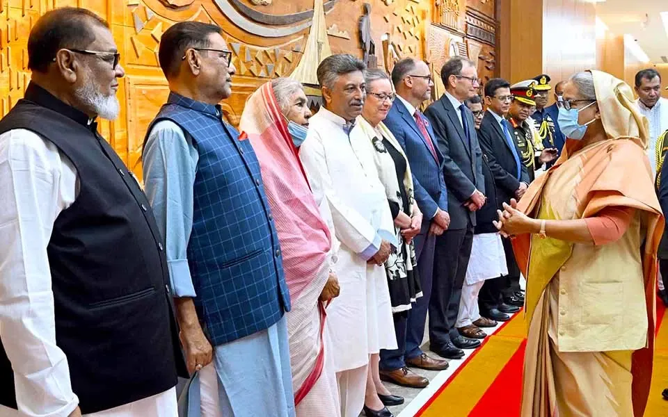 ১৫ দিনের সফরে ঢাকা ছাড়লেন প্রধানমন্ত্রী শেখ হাসিনা