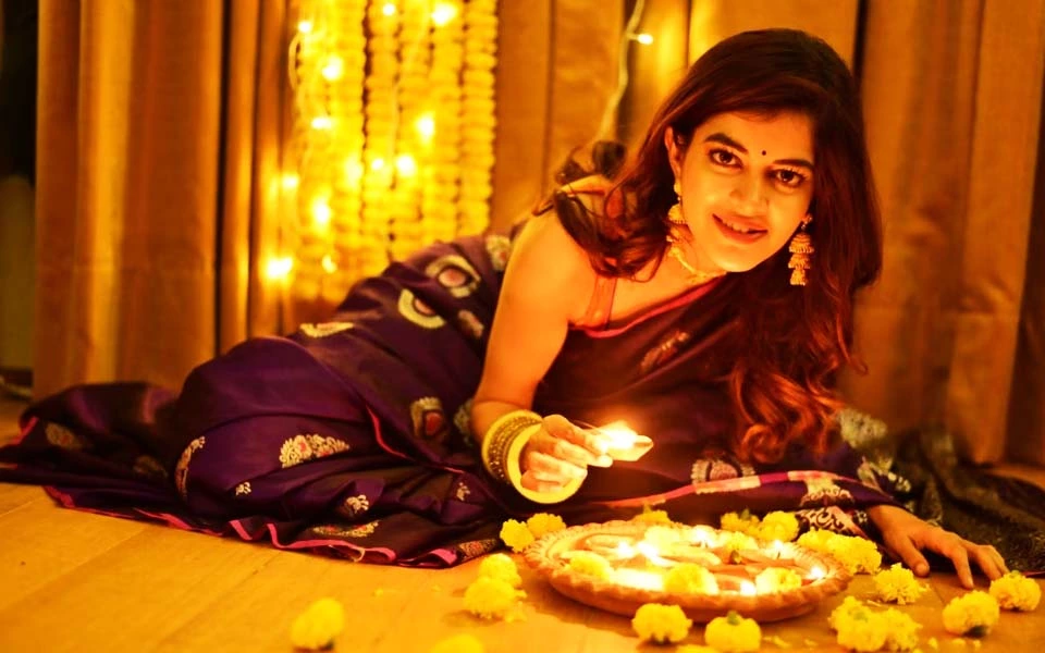 হাতে চলছে স্যালাইন, অসুস্থ মধুমিতা সরকার