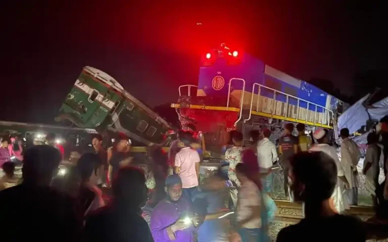 নাঙ্গলকোটে দুর্ঘটনাকবলিত সোনার বাংলা এক্সপ্রেস ট্রেন। ছবি: সংগৃহীত