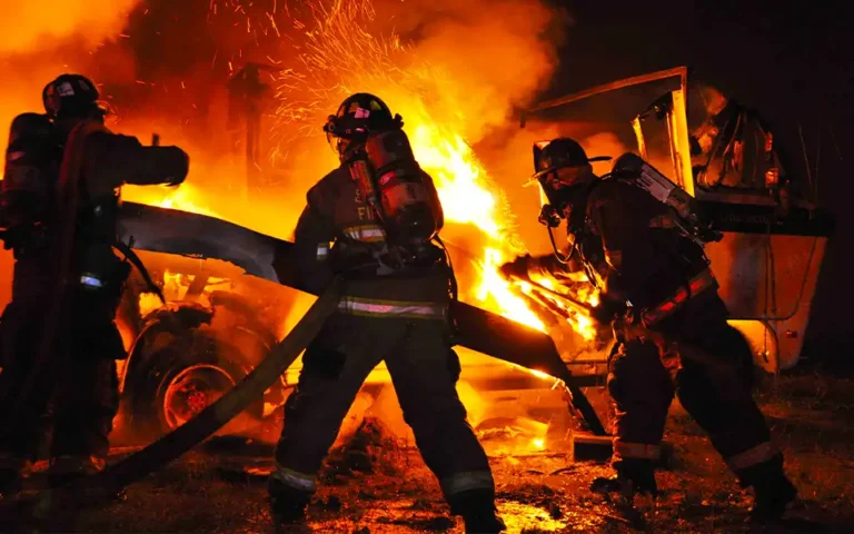 রাজধানীর চকবাজারে সিরামিক গোডাউনে লাগা আগুন নিয়ন্ত্রণে