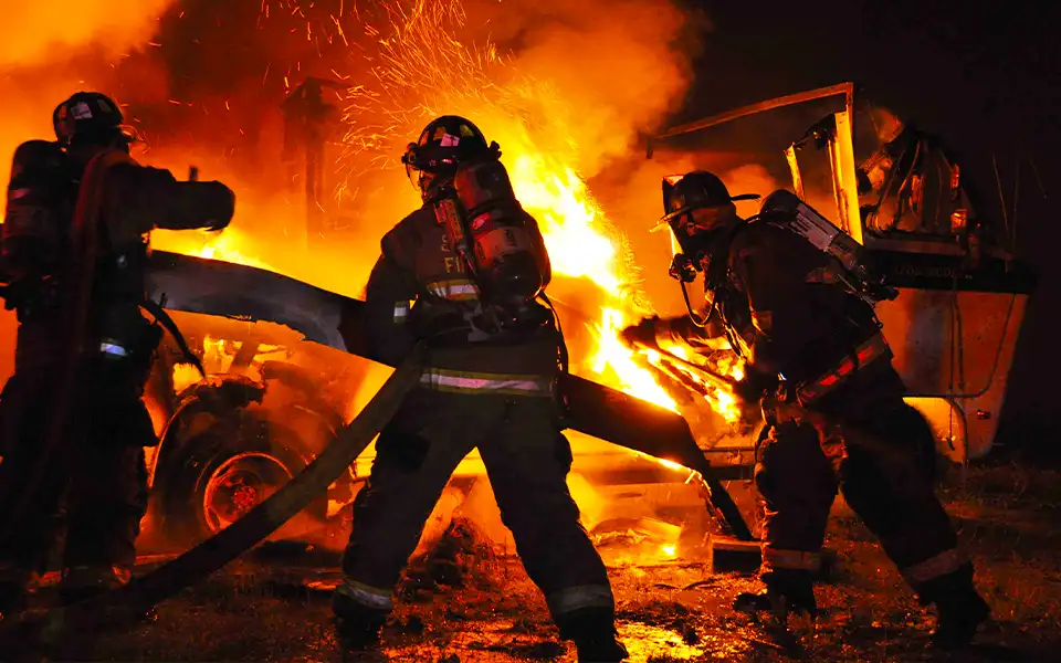 রাজধানীর চকবাজারে সিরামিক গোডাউনে লাগা আগুন নিয়ন্ত্রণে