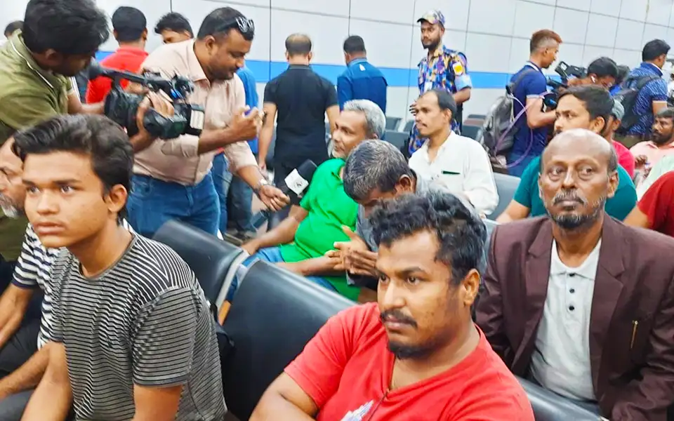 সুদান থেকে দেশে ফিরলেন ১৩৬ বাংলাদেশি