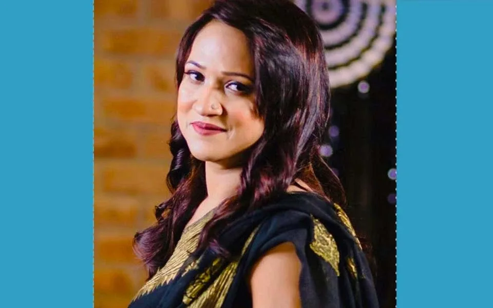 উড়ন্ত বিমানে সিগারেট খেলেন নারী কেবিন ক্রু