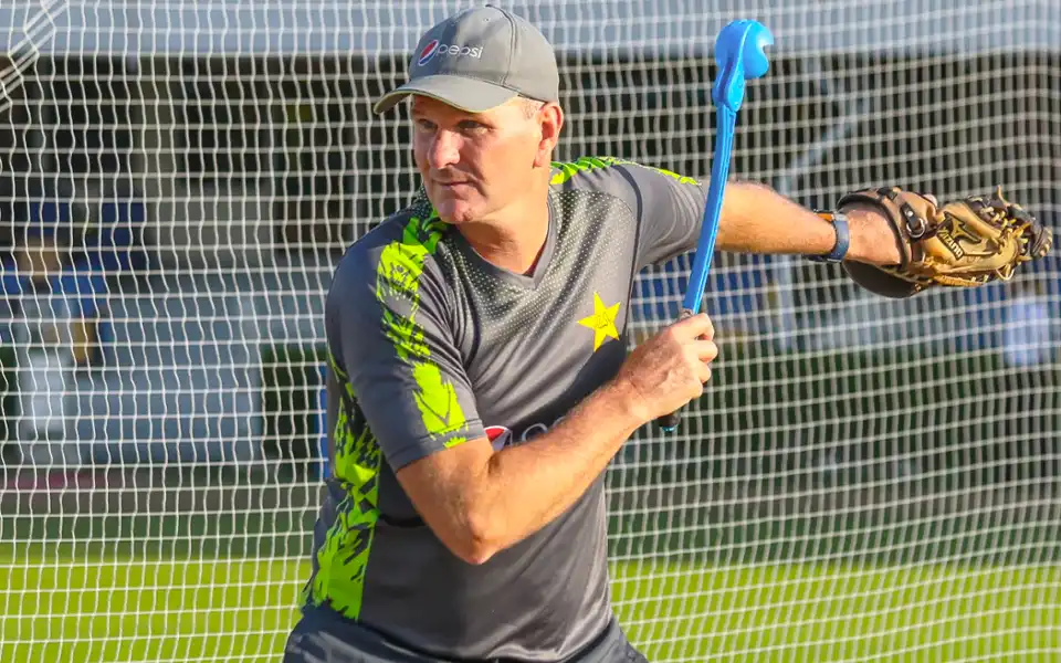 পাকিস্তনের প্রধান কোচ হলেন গ্র্যান্ট ব্রাডবার্ন