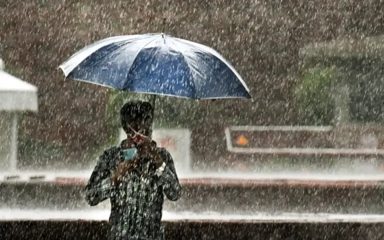 বজ্রসহ বৃষ্টির সম্ভাবনা, নদীবন্দরে সতর্ক সংকেত