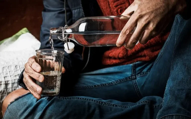 লাইভে এসে ৭ বোতল মদ্যপান, ইনফ্লুয়েন্সারের মৃত্যু