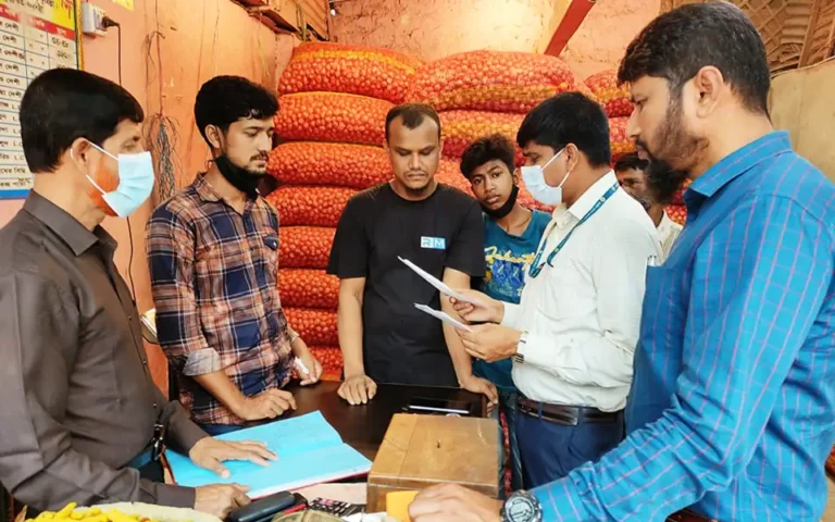কুমিল্লা নগরীর বাজারে অ‌ভিযান, দুই প্রতিষ্ঠান‌কে জ‌রিমানা