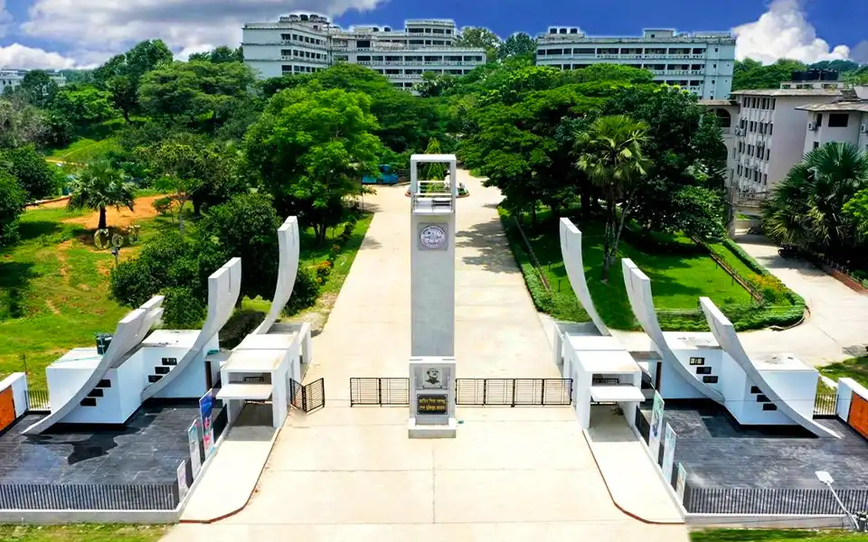 ‘ম্যাডাম’ সম্বোধন না করায় সই দিতে নারাজ কুবি’র কর্মকর্তা