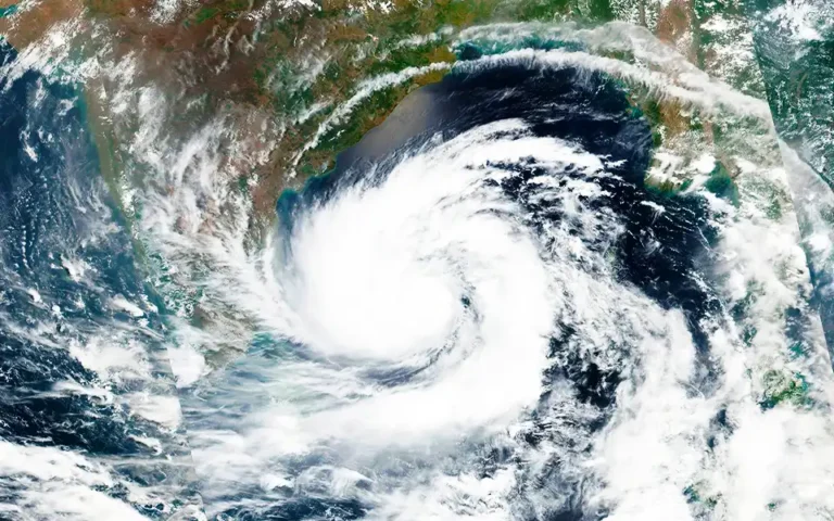 ধেয়ে আসছে ঘূর্ণিঝড় ‘মোখা’, বন্দরে ২ নম্বর সংকেত