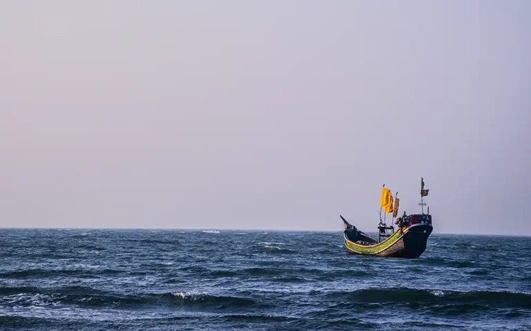 ঘূর্ণিঝড় মোখা: সারা দেশে নৌযান চলাচল বন্ধের নির্দেশ