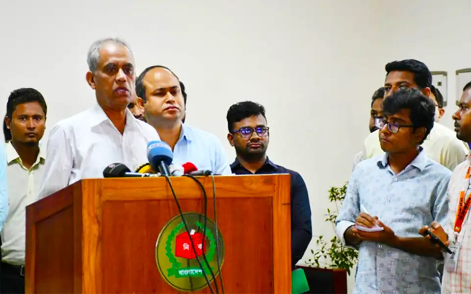 সুষ্ঠু নির্বাচন হচ্ছে, অনিয়ম হলে ব্যবস্থা: ইসি আলমগীর