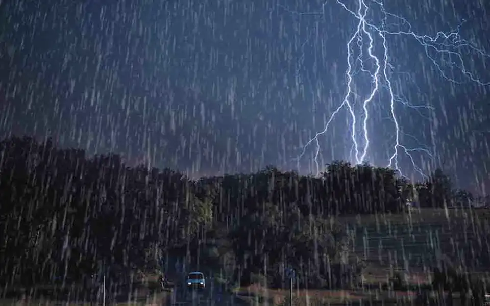 দেশের ৮ বিভাগে বজ্রসহ শিলাবৃষ্টির আভাস, কমবে তাপমাত্রা