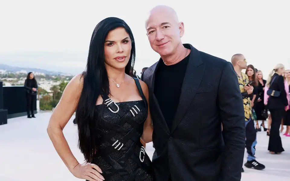 বান্ধবীর সঙ্গে বাগদান সারলেন জেফ বেজোস