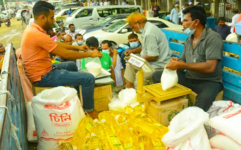 দেশব্যাপী ৭০ টাকায় চিনি ও ১১০ টাকায় মিলবে সয়াবিন তেল