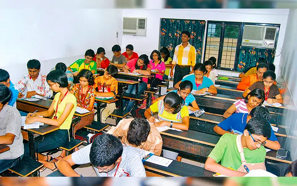 কুমিল্লায় শিক্ষক নেবে তালুকদার একাডেমি, বেতন ৮ হাজার