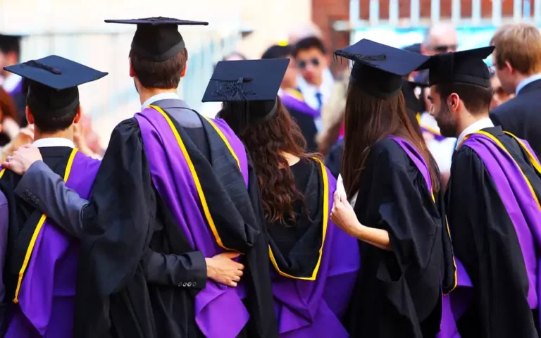 বিদেশি শিক্ষার্থীদের পরিবার নেয়ার পথ বন্ধ হচ্ছে যুক্তরাজ্যে