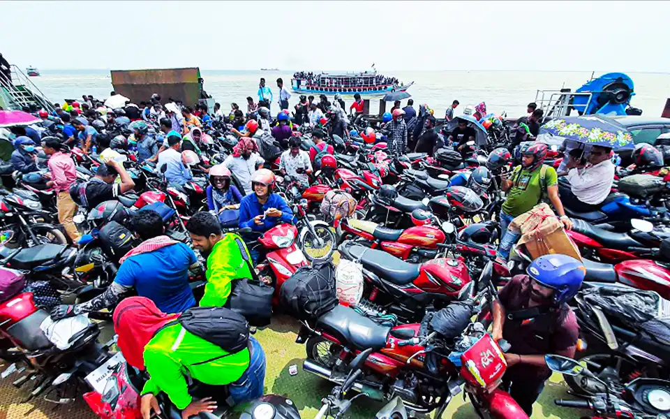 ঈদযাত্রায় লঞ্চে মোটরসাইকেল পারাপারে নিষেধাজ্ঞা থাকছে না