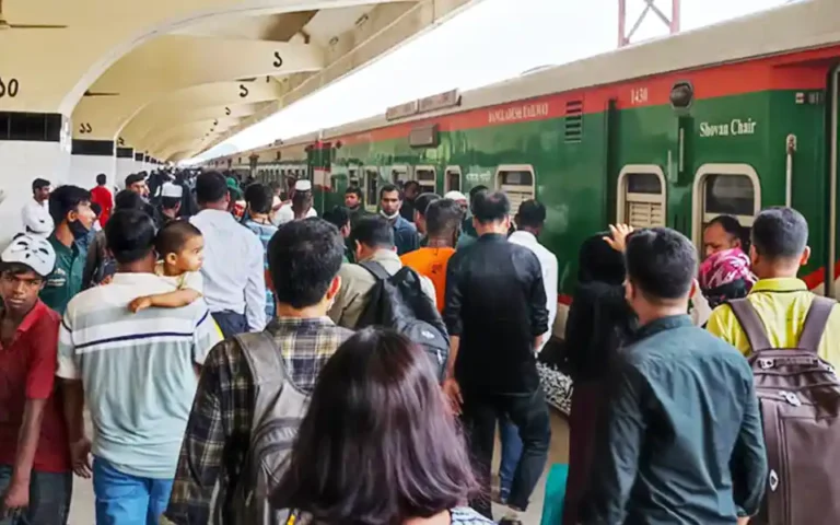 The Eid journey by train has started, the crowd is increasing at the station to return home