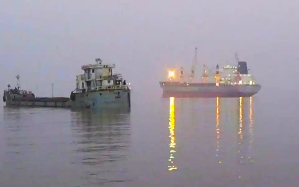 রামপাল বিদ্যুৎকেন্দ্রের কয়লা নিয়ে মোংলায় চীনা জাহাজ