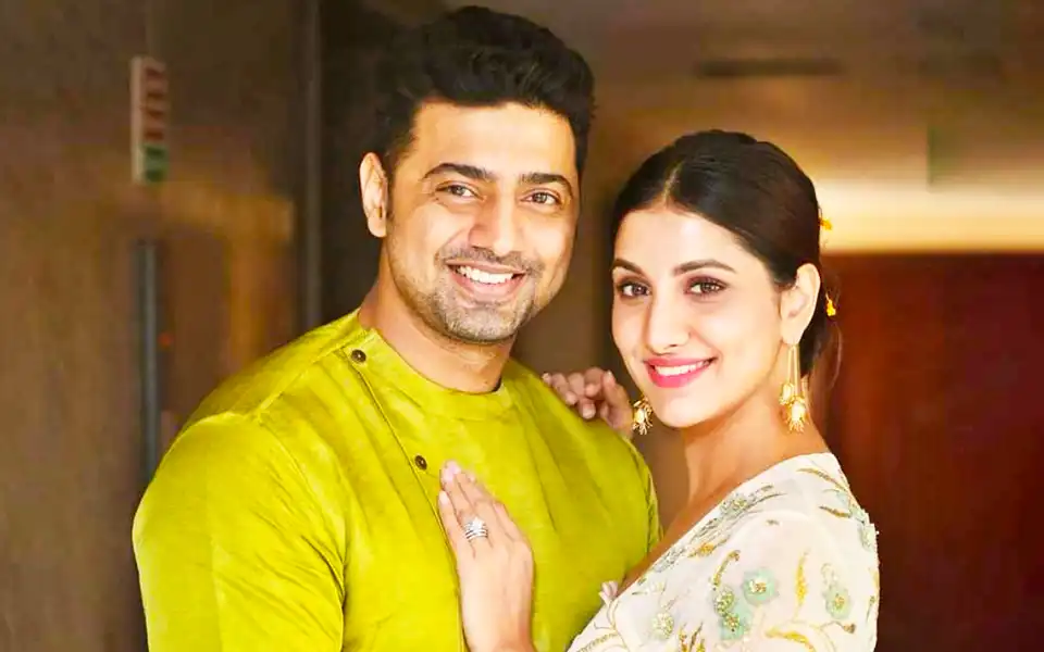 নদীর পাড়ে রোমান্সে মজেছে দেব-রুক্মিণী