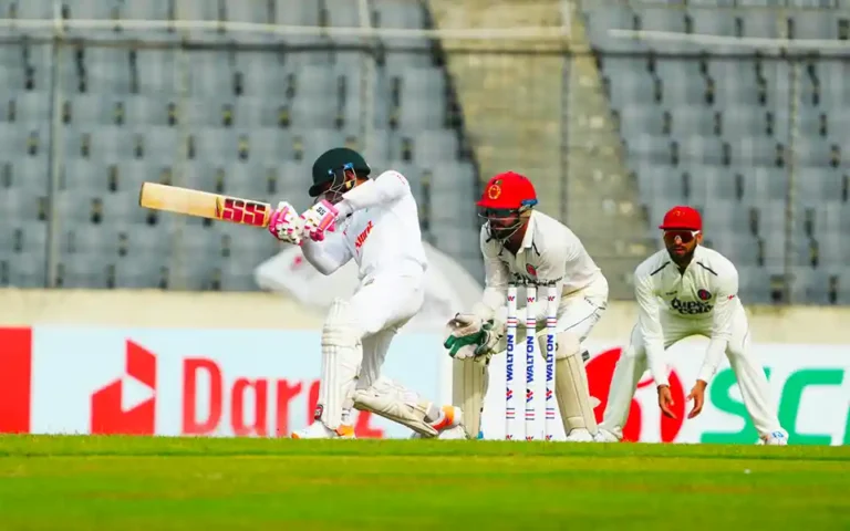 ঢাকা টেস্ট: মাত্র ৭ ওভারে অল আউট বাংলাদেশ