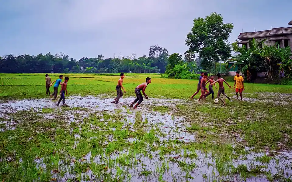কুমিল্লায় চোখ জুড়ানো বৃষ্টি, স্বস্তিতে নগরবাসী