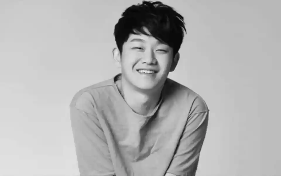 Korean singer commits suicide