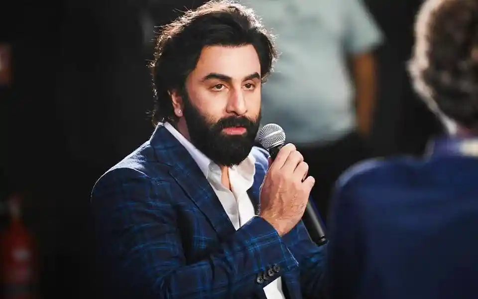 ফের আলোকচিত্রীদের সামনে মেজাজ হারালেন রণবীর।