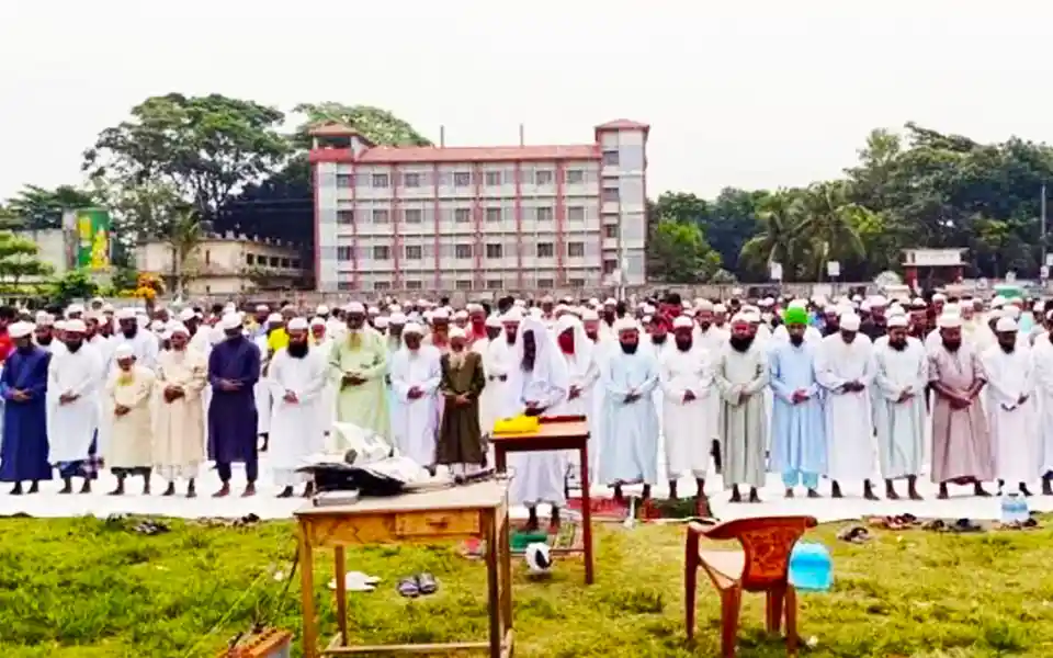 চাঁদপুরে বৃষ্টির জন্য ইসতিসকার নামাজ আদায়