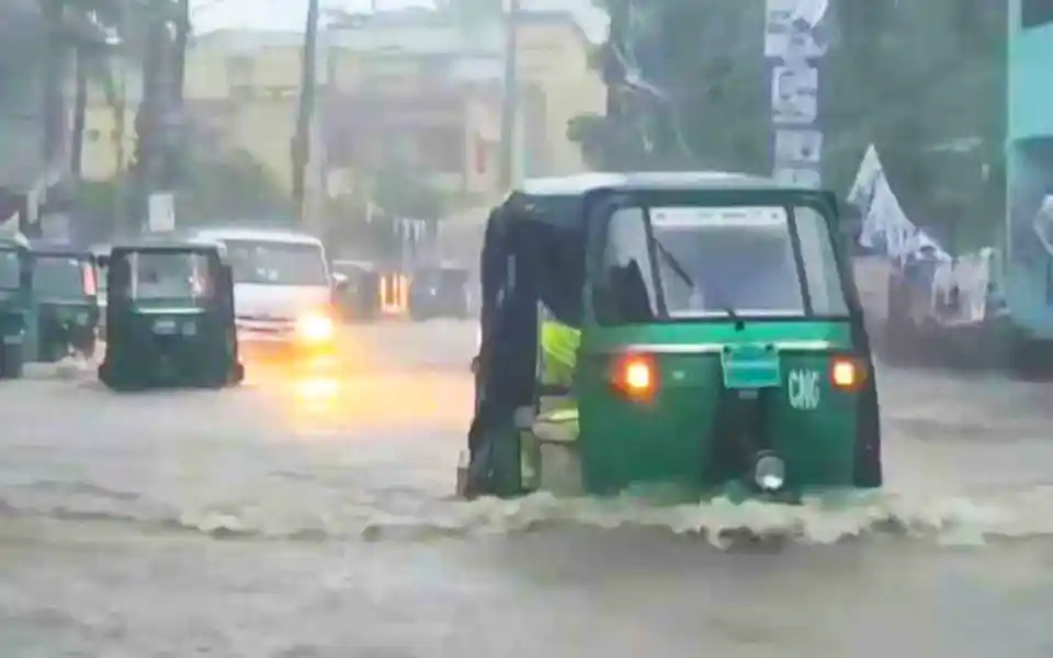 টানা বৃষ্টিতে জলাবদ্ধ সিলেট নগরী