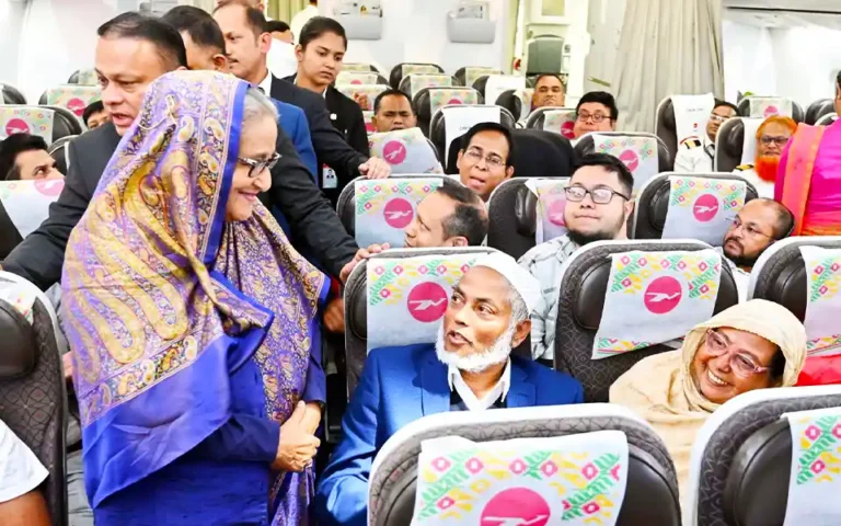 শেখ হাসিনার মমতা দেখে অভিভূত বিমানের যাত্রীরা