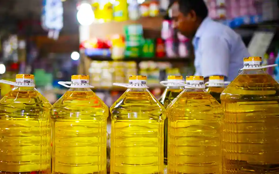 সয়াবিন তেলের দাম কমেছে লিটারে ১০ টাকা