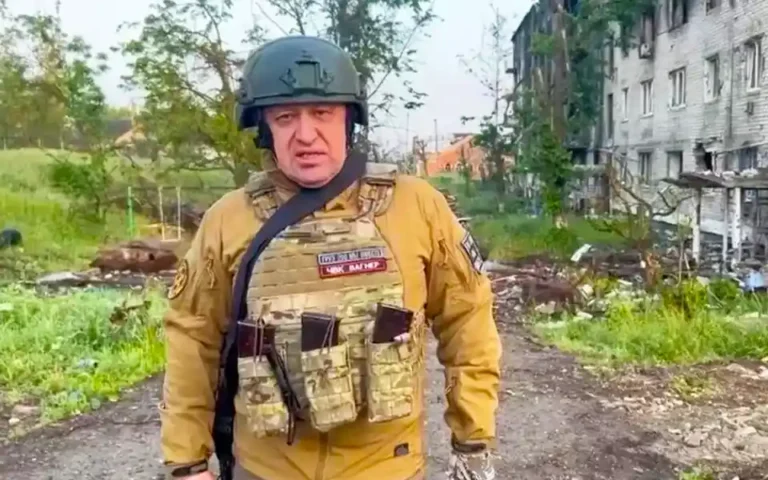 Wagner chief vows to topple Russian military leadership