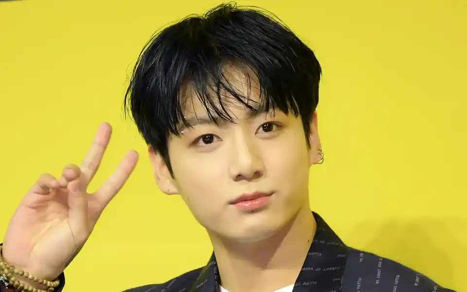 ঘুমিয়ে গেলেন লাইভে এসে বিটিএস’ তারকা জাংকুক