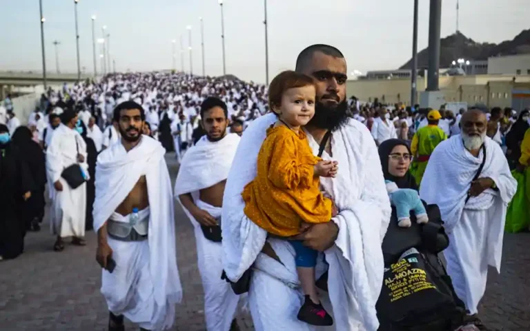 2582 pilgrims returned home after performing Hajj on the first day