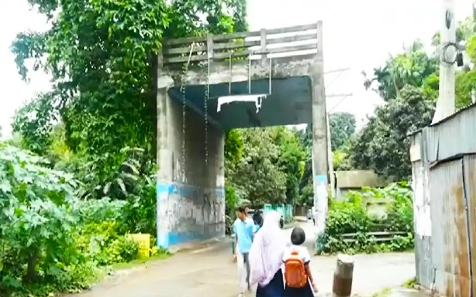 55 lakh bridge is not used for any purpose, accidents are happening