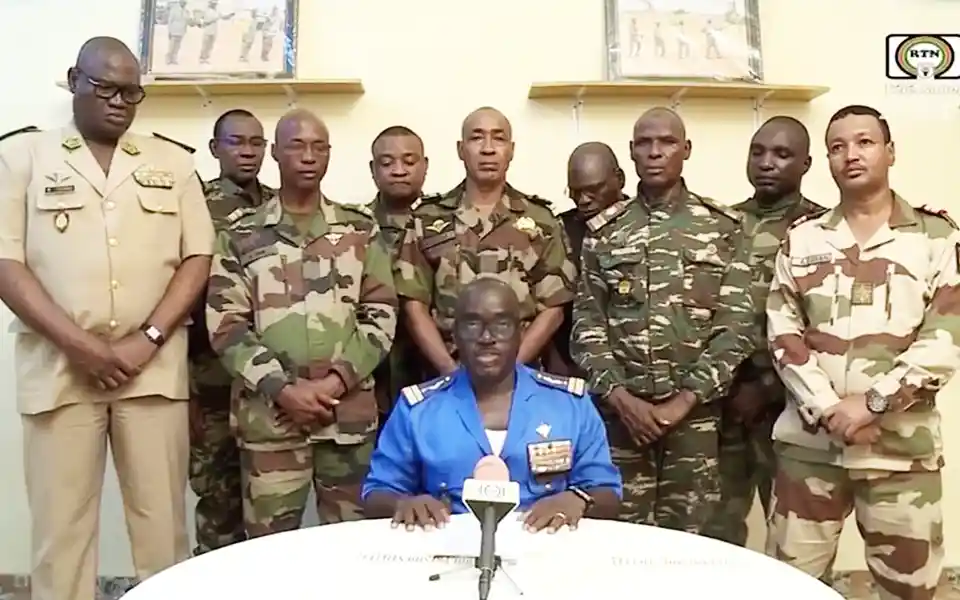 Army seizes power in Niger, arrests president