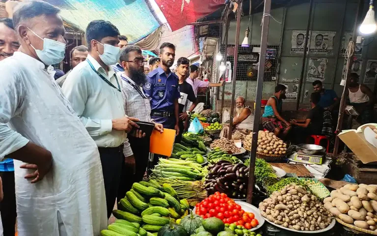 Consumer rights campaign in Comilla: Tk 10 thousand fine