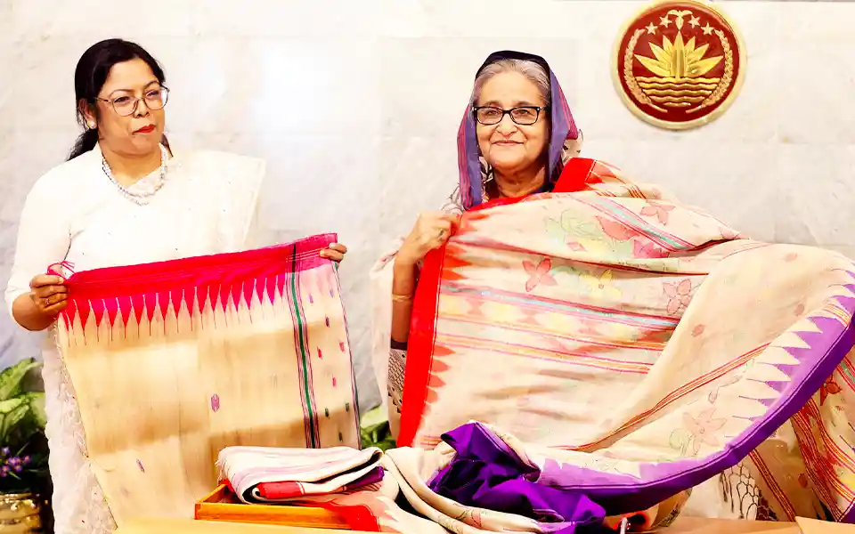 Kalavati saree made from banana fiber (scale) was gifted to the Prime Minister