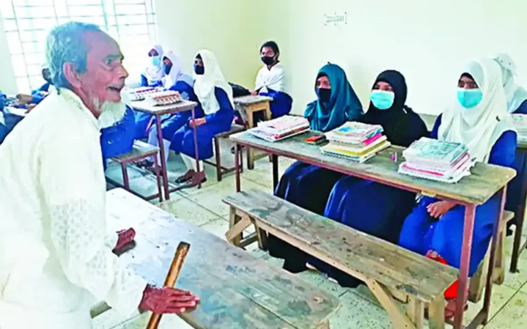 Khalek, a tea-seller of Comilla, a craftsman of man-making, founded the school
