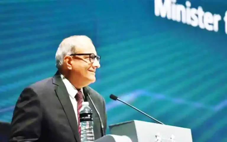 Minister arrested in Singapore in high-level corruption investigation