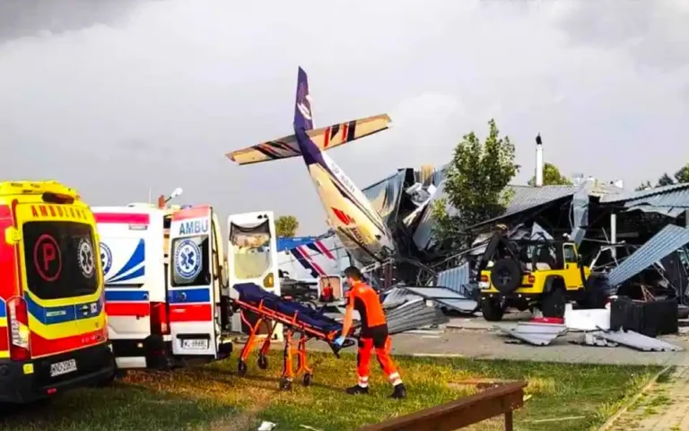 Plane crash in Poland, 5 dead